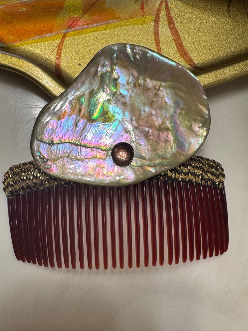 Beautiful Vintage Art Novo mother-of-pearl hair comb accessory